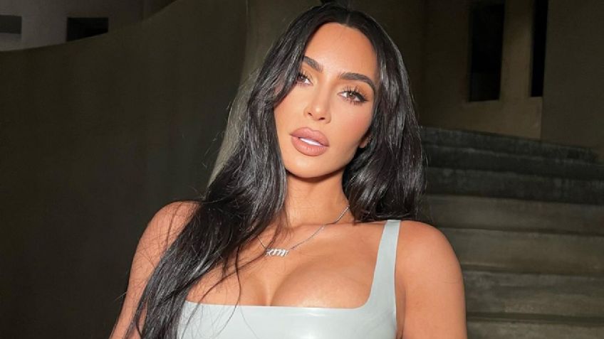 Kim Kardashian hace "cosplay" de detective con una gabardina de látex brillante