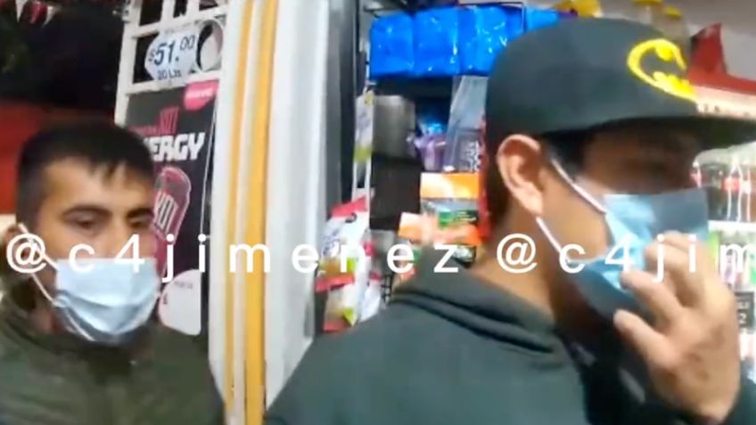 VIDEO | "Afuera ya la están esperando": tres ladrones amenazan a la empleada de una tienda tras robarle 3 mil pesos