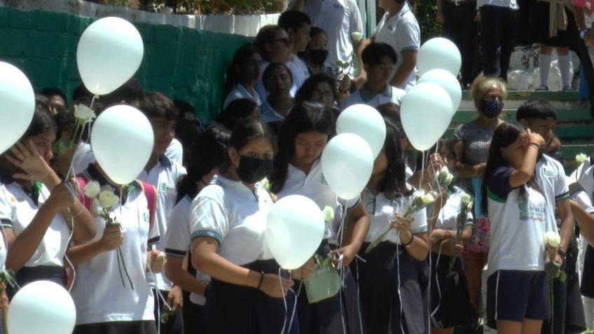 Rosas y globos blancos: así despidieron a Enya Vanesa, asesinada tras regresar de su clase de baile en Acapulco