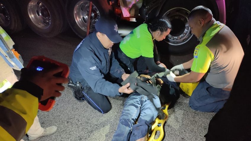 Tras choque, rescatan a camionero que quedó atrapado dentro de la cabina