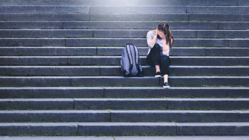 El bullying y la violencia física y sexual acosa a los estudiantes en las aulas