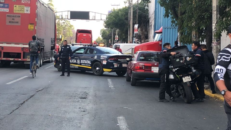 Elementos policiales acordonaron la zona.