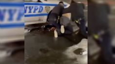 VIDEO: policías de NY tratan de someter a un joven afroamericano y terminan ridiculizados