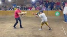 VIDEO | Como a Don Luis Macarena, gallo se va contra su dueño en una pelea y le abre la pierna