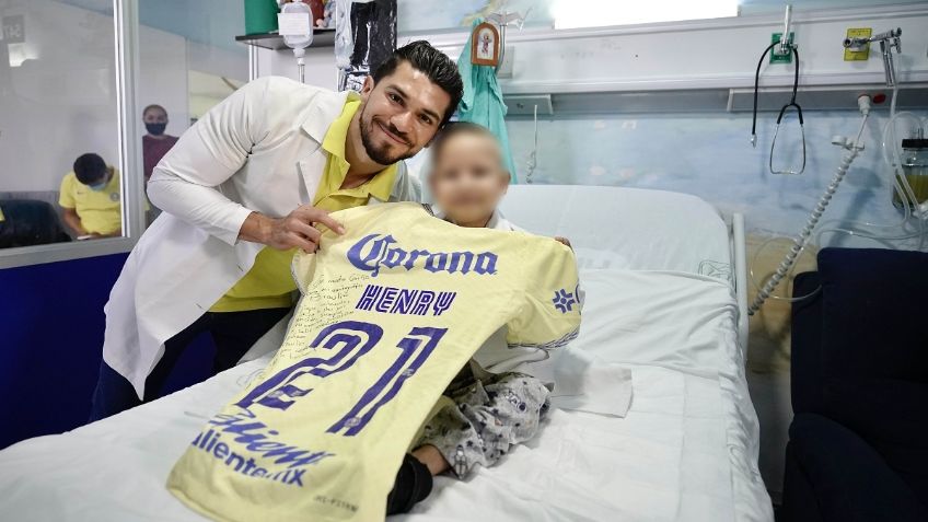 Henry Martin cumple el sueño de un pequeño con cáncer y lo visita en el hospital