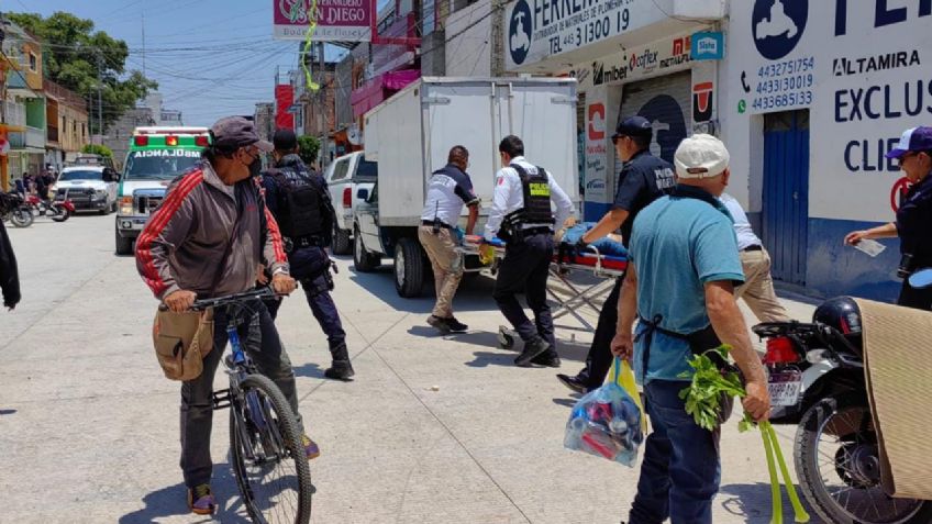 Terror en el tianguis: una niña es alcanzada por las balas durante un ataque directo contra un comerciante en Michoacán