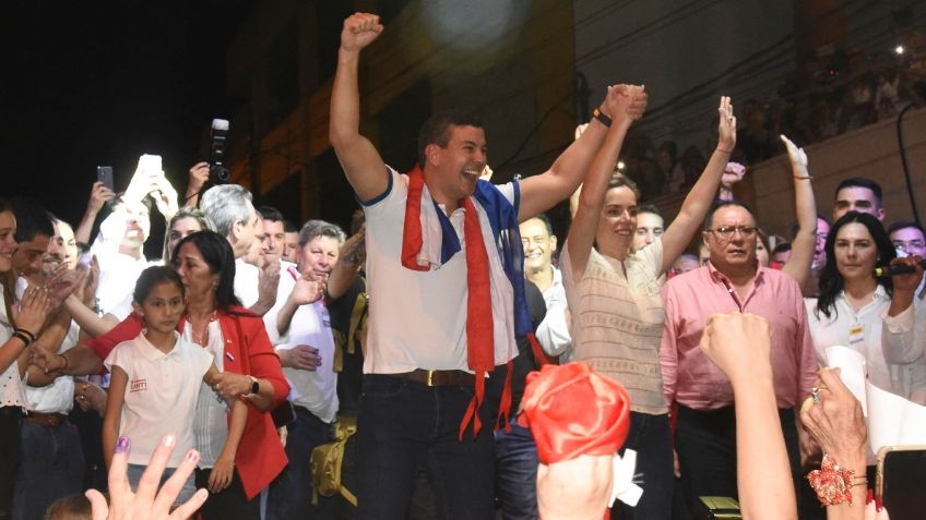 El candidato presidencial oficialista, Santiago Peña, gana presidenciales