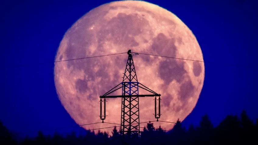 FOTOS | Luna rosa en Semana Santa: las espectaculares imágenes que ha dejado el esperado fenómeno