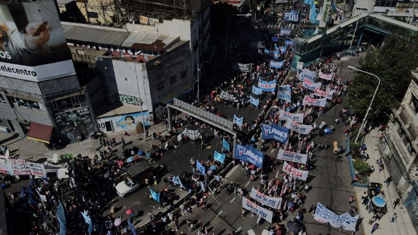 Población argentina bloquea calles y rutas en protesta por la pobreza