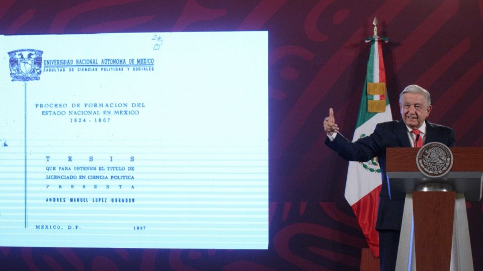 Un ciudadano solicitó al INAI la tesis del mandatario mexicano