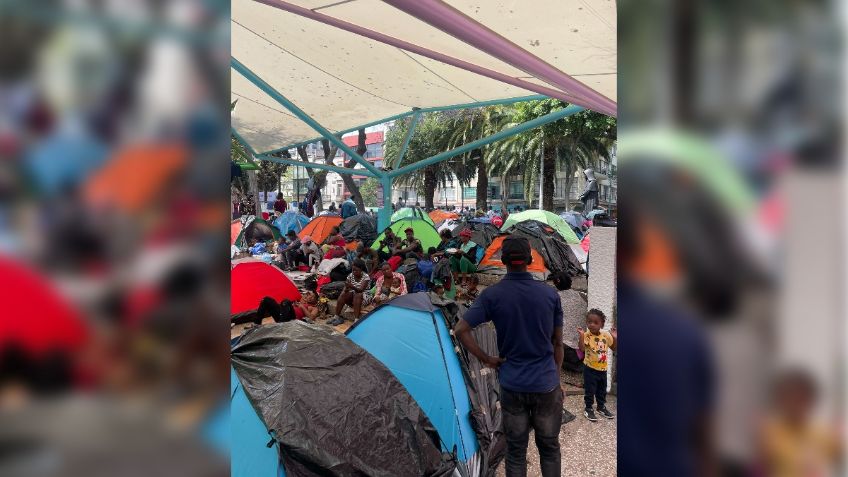 Entregan más de 2 mil tarjetas de visitante por razones humanitarias a migrantes de la Plaza Giordano Bruno