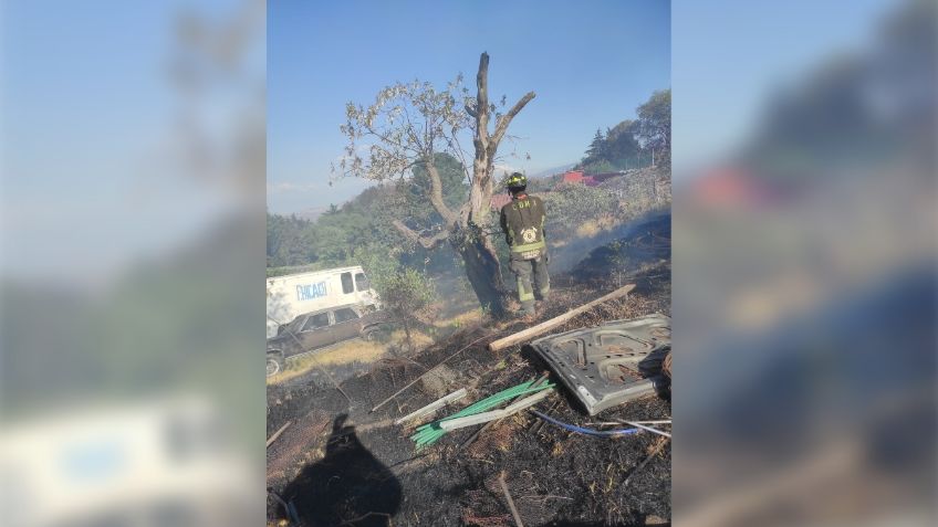 CDMX bajo fuego: bomberos extinguen tres incendios en predios baldíos