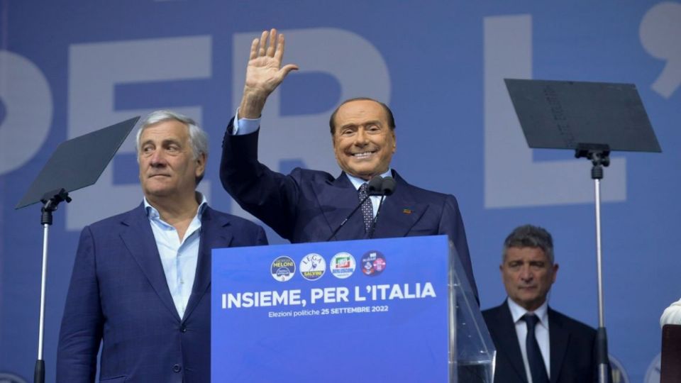 Silvio Berlusconi tiene 86 años de edad.