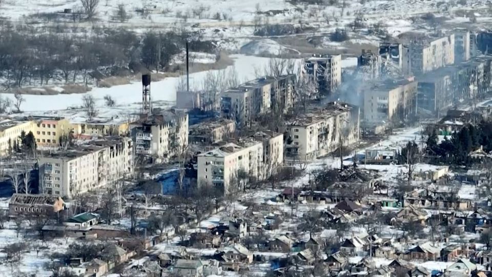 Rusia necesita avanzar para cumplir su objetivo de tomar la región de Donbás y Ucrania no cederá terreno para parar el conflicto bélico.