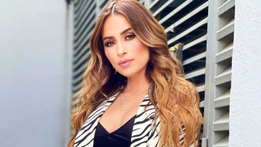 Cynthia Rodríguez se va de safari y conquista en look fresco con jeans