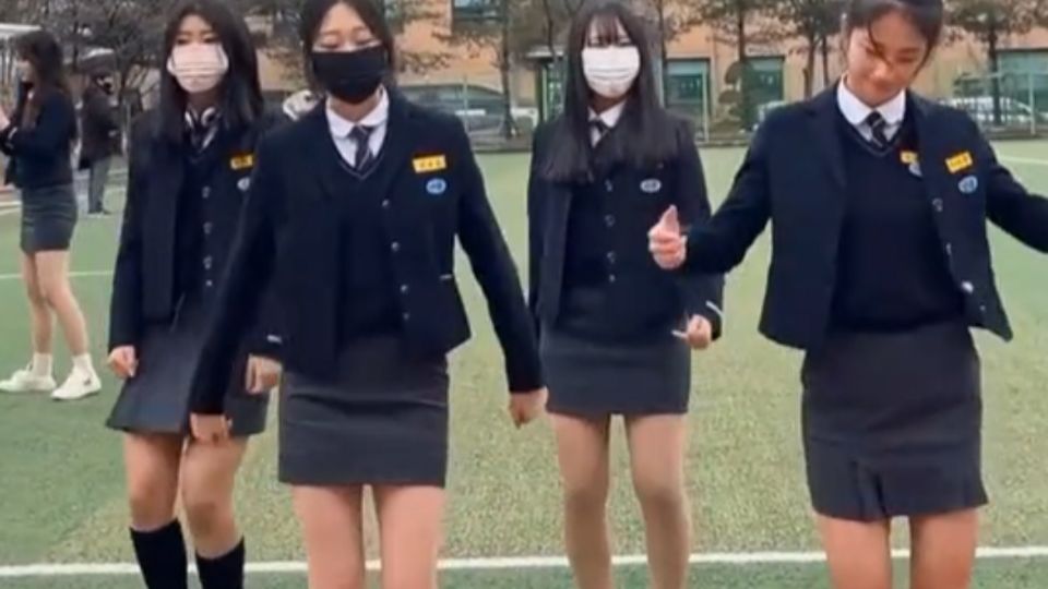 La cuenta se ha encargado de bajar videos de coreografías de K-POP y agregarles música mexicana