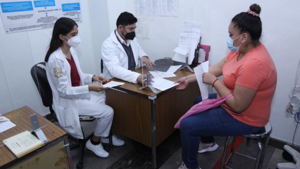 En este acompañamiento, la mujer embarazada deberá acudir como mínimo a seis consultas de seguimiento.
