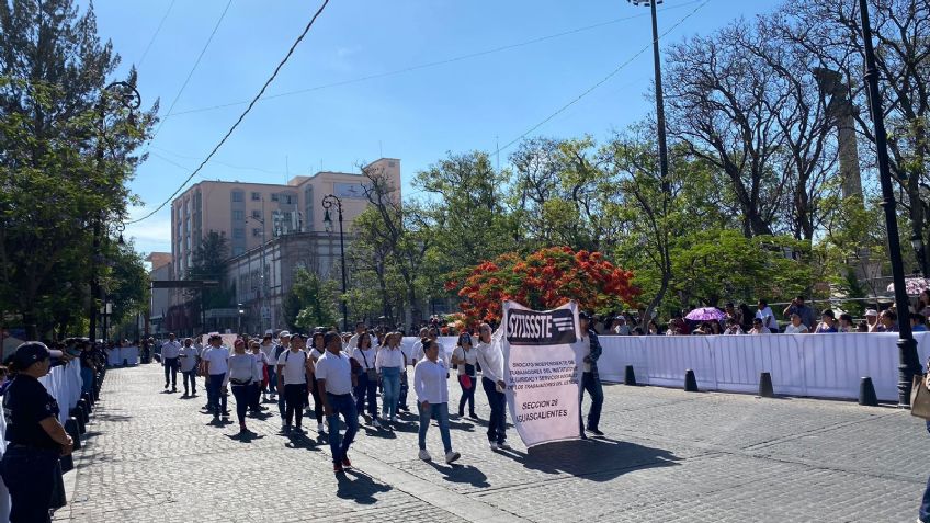 Realizan tradicional desfile por el Día del Trabajo en Aguascalientes