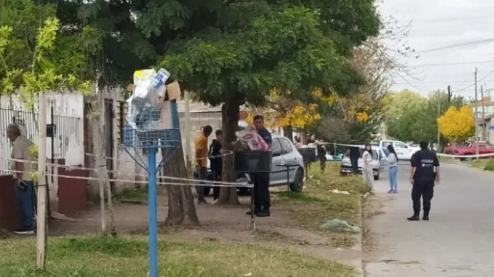 La zona quedó acordonada por elementos de la policía.