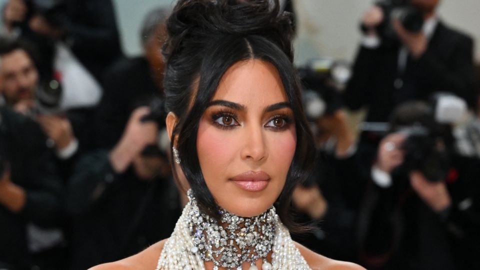 Kim Kardashian desfila con vestido de perlas en la MET Gala 2023