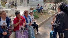 VIDEO | Con mariachi, flores y comida celebran el 10 de mayo en panteones de la CDMX