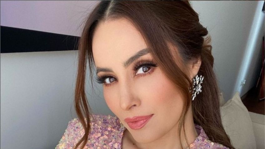 Cynthia Rodríguez enamora este Día de las Madres en mini vestido verde