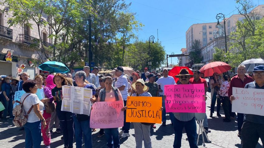 Pensionados del ISSSSPEA exigen una pensión digna