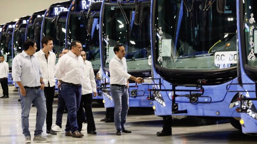 Mauricio Vila entrega 33 nuevos autobuses modernos para Mérida