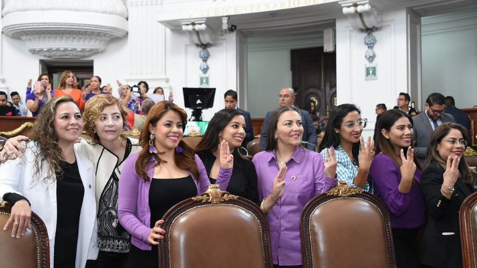 También se aprobó otra para que a la edad de 18 años, las personas puedan ser diputados.