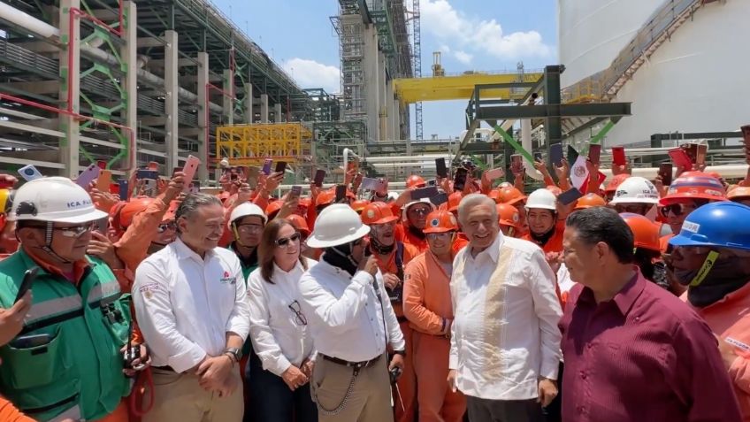 VIDEO | “¡Reelección, reelección!”: Así le pidieron a AMLO extender su mandato en refinería de Tula