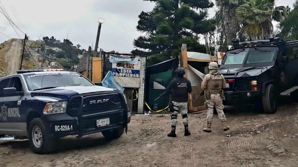 Autoridades locales y federales resguardan el sitio.