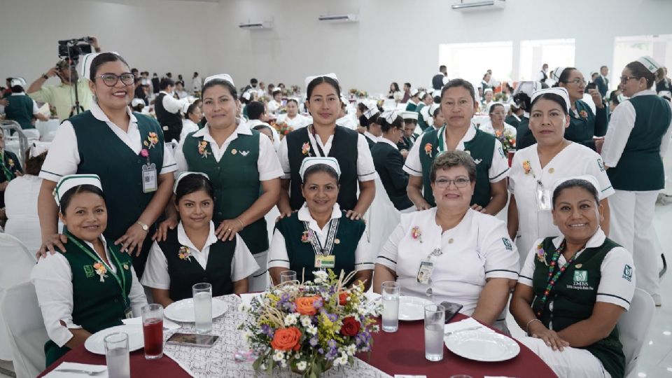 “Reconocimiento a la Atención de la Calidad de Enfermería”, en ceremonia realizada en el salón de eventos del SNTSS en Tuxtla Gutiérrez.