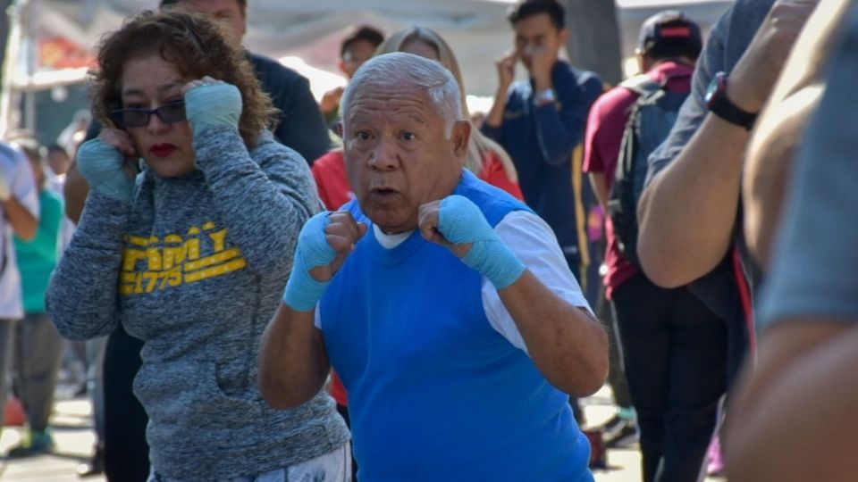 Los asistentes practicaron jabs, ganchos y uppercuts