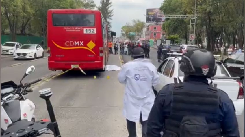 Metrobús arrolla a una mujer frente a estación Centro Médico