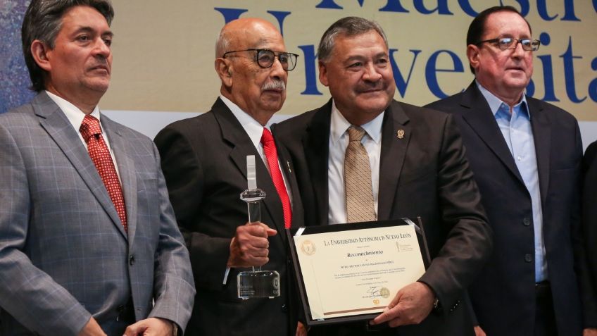 La UANL reconoce trayectoria de maestros