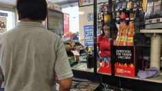 ¿Cómo retirar efectivo de tu tarjeta de la Pensión Bienestar en Oxxo?: horarios y comisiones