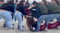 IMÁGENES FUERTES | Nueva pelea entre estudiantes en Edomex: intentaron separarlas a jalones y patadas