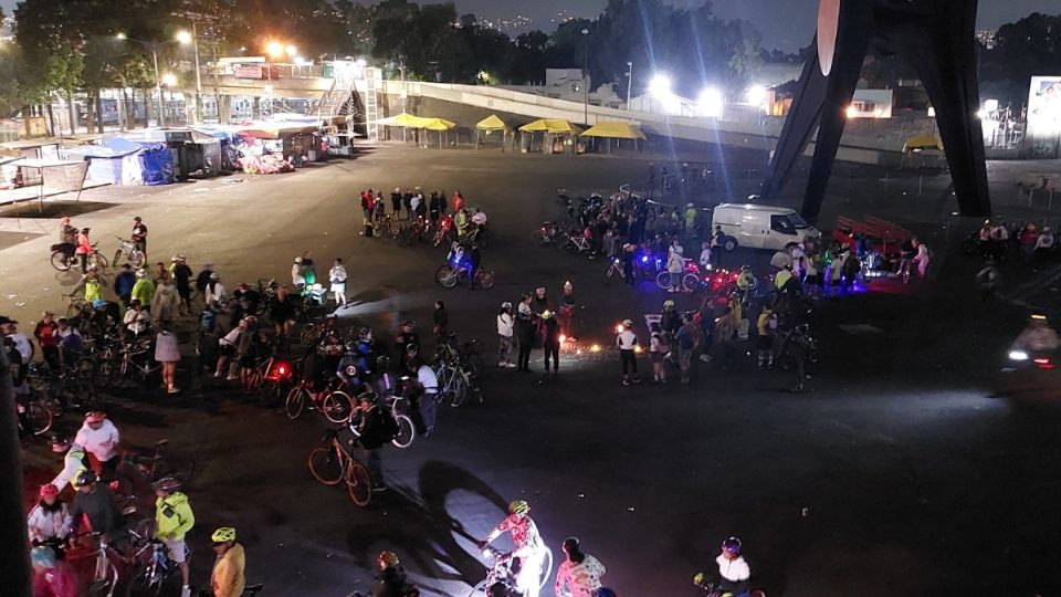 En la Ciudad de México, la Rodada del Silencio acabó en el Estadio Azteca.