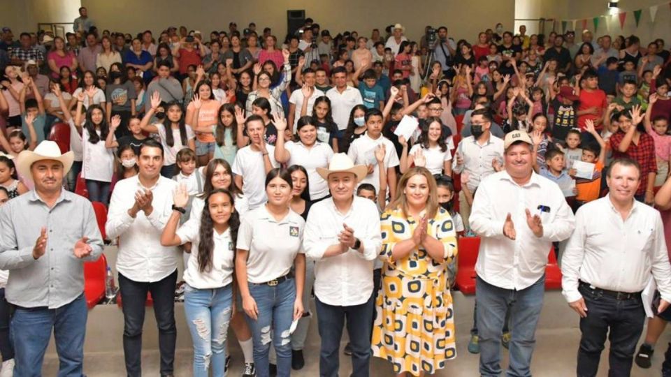 Alfonso Durazo informó que más de 600 mil estudiantes, maestros y trabajadores de la educación son beneficiarios del seguro