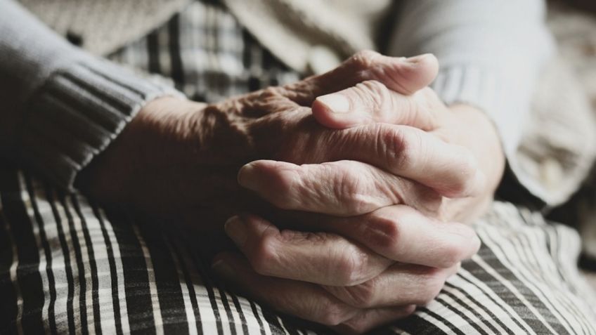 Encuentran muerta a una abuelita en su departamento: se desató pelea entre familia para evitar gastos funerarios