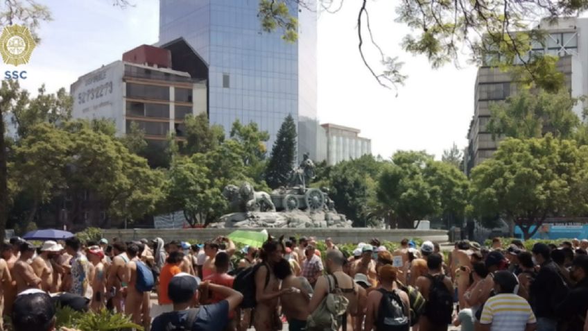 "Libérate de los prejuicios": nudistas marchan hacia el Ángel de la Independencia