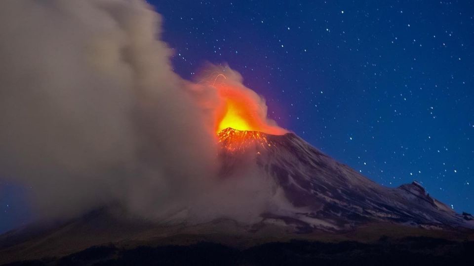 Volcán Popocatépetl registra actividades considerables. FOTO TW: @gtochimani