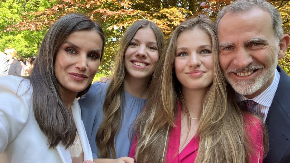 La familia real española se reunió para celebrar la graduación de la princesa Leonor.