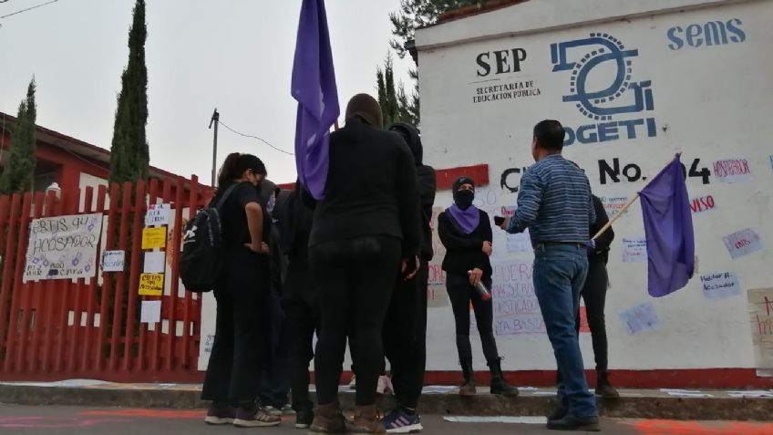 "Los profesores hostigan sexualmente a las alumnas": estudiantes de Pátzcuaro se manifiestan contra el acoso