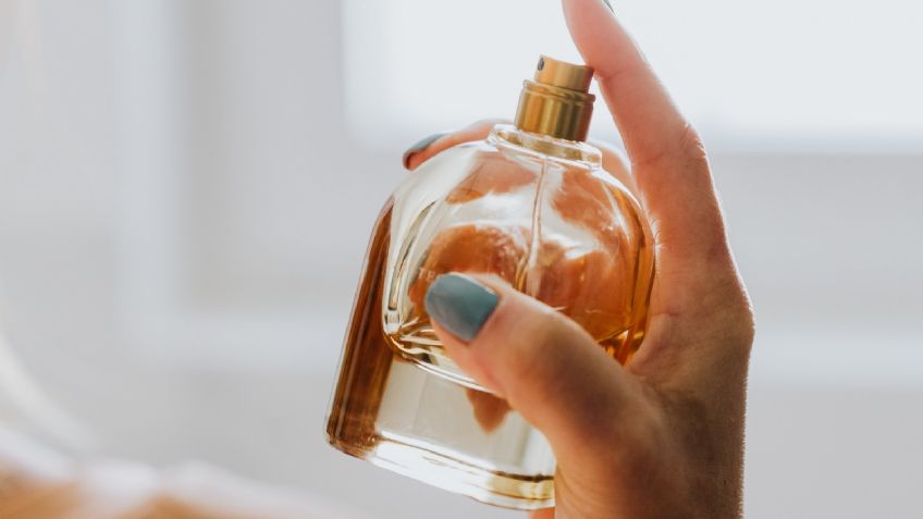 5 perfumes juveniles que puedes usar este verano por menos de 300 pesos