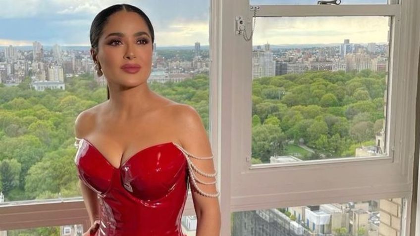 5 fotos de Salma Hayek con vestidos negros y rojos con los que resalta su figura y belleza