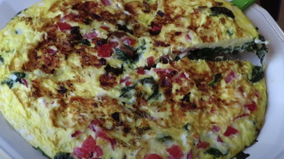 La 'pizza' de huevo con espinaca es saludable