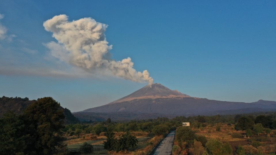 El volcán Popocatépetl se mantiene en semáforo rojo. FOTO: AFP.