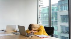 ¿Te duermes en el trabajo? Así puedes mantenerte despierto según al ciencia