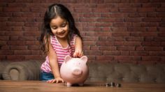 Finanzas para los más pequeños: así puedes enseñar a tus hijos a ahorrar